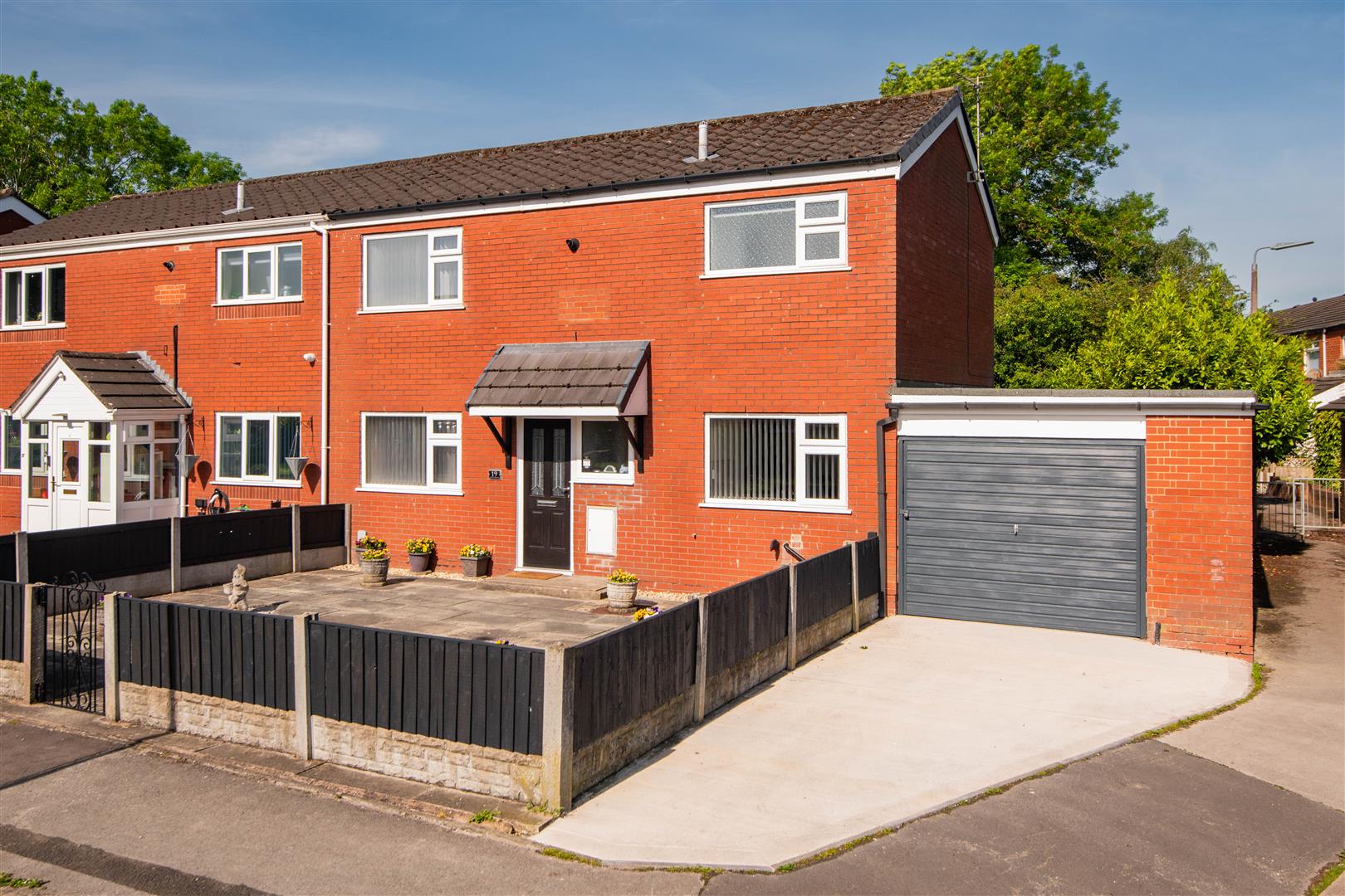 3 bed property in Round Meadow, Leyland